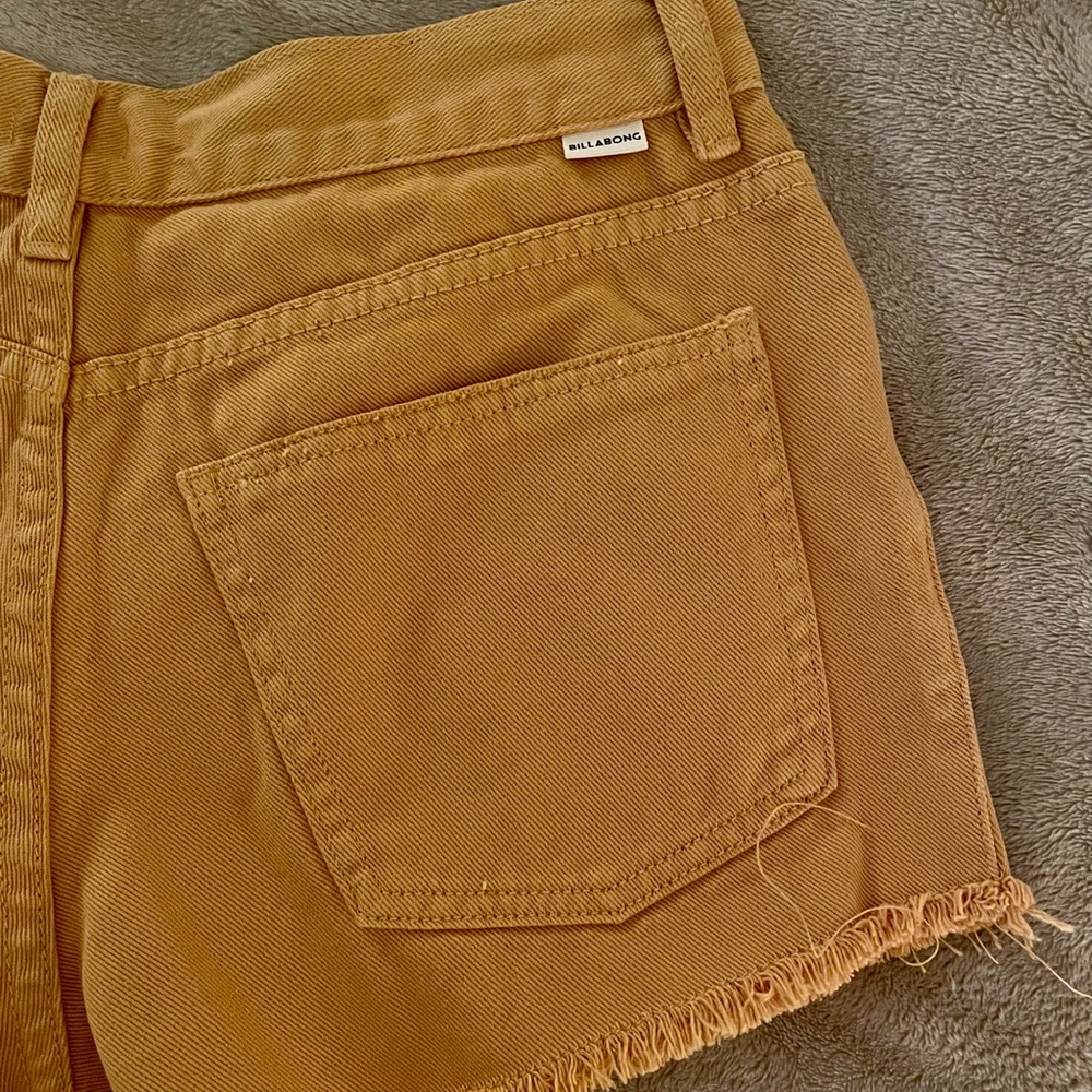 Billabong Drift Away short, size 28, color Goldie
